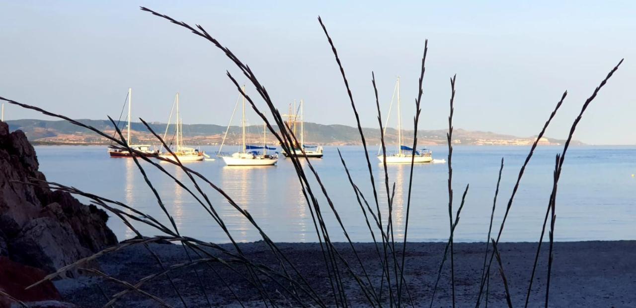 Casetta Al Mare Isola Rossa Eksteriør bilde