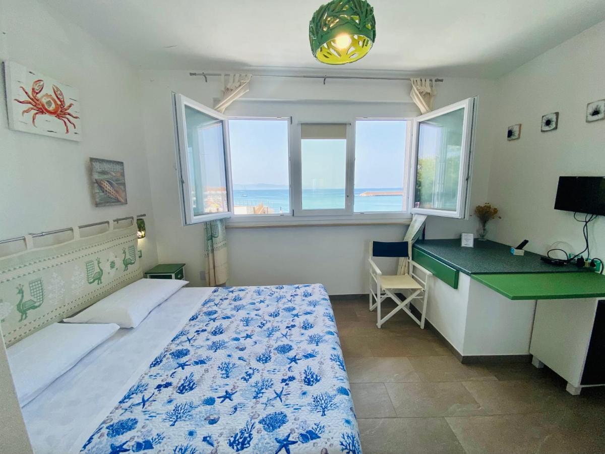 Casetta Al Mare Isola Rossa Eksteriør bilde